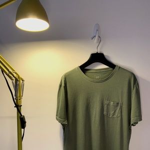 Gap Bright Olive Garment Dyed Men's Pocket T - M
